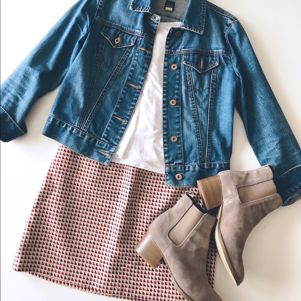 Print mini skirt.